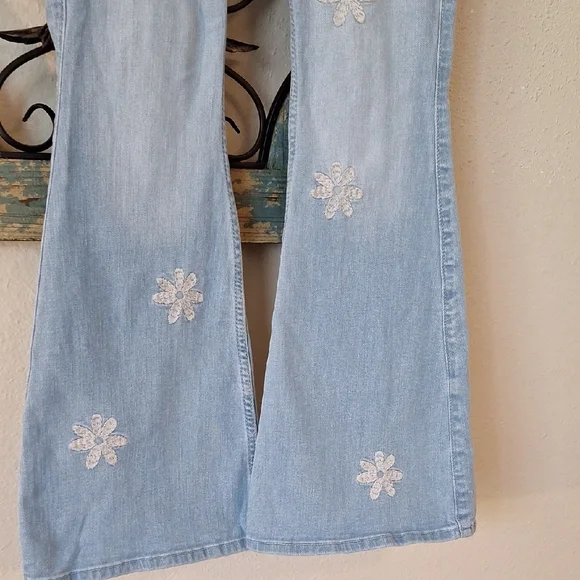 Hollister Light Blue Floral Embroidered Flare Jeans. NWOT Size 24 - Picture 6 of 12